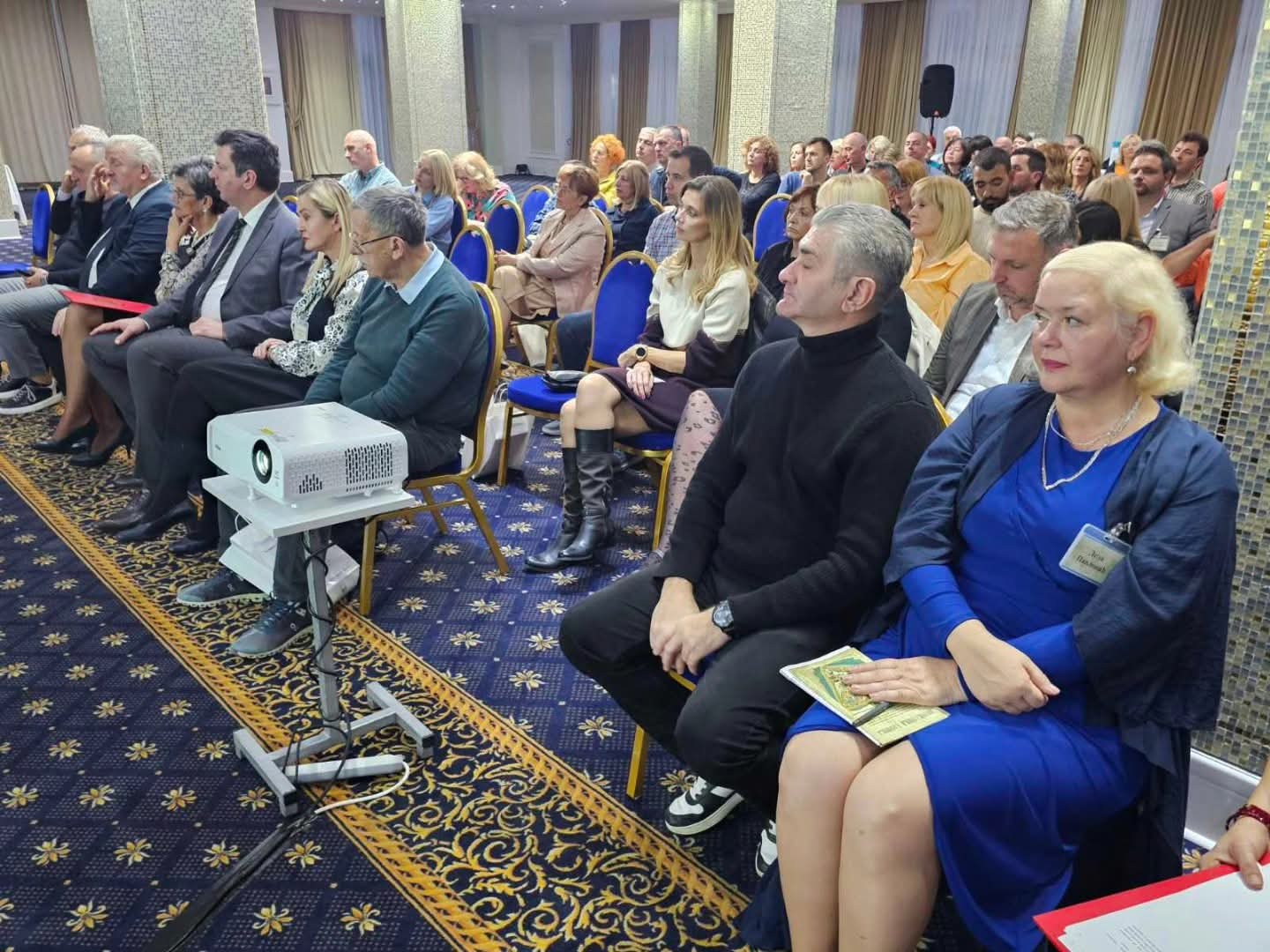 IMG 920c522366a6480a59d7488e24148ea7 V