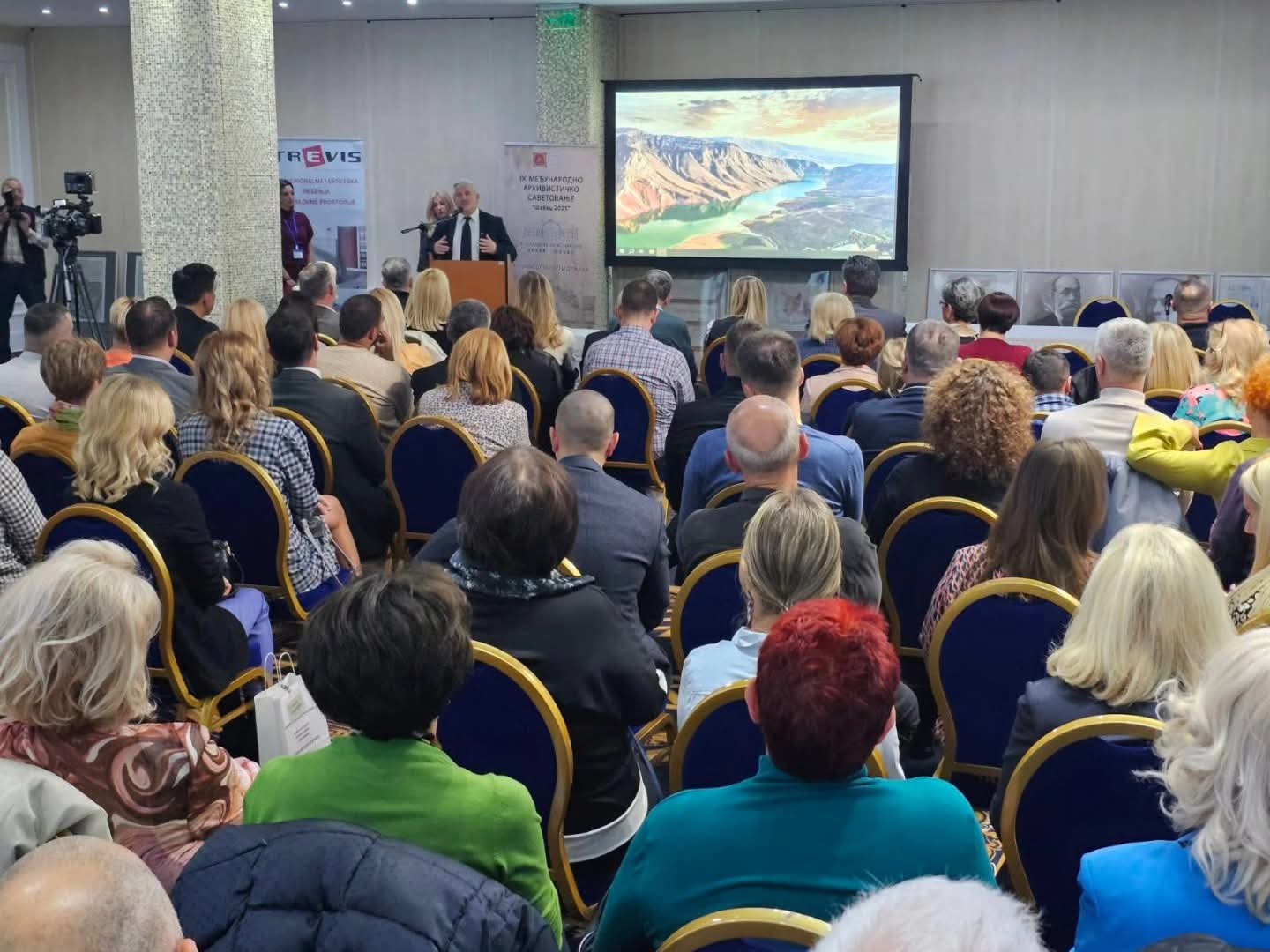 IMG be23f9fc766f9a3db03e4e015c92e9e4 V